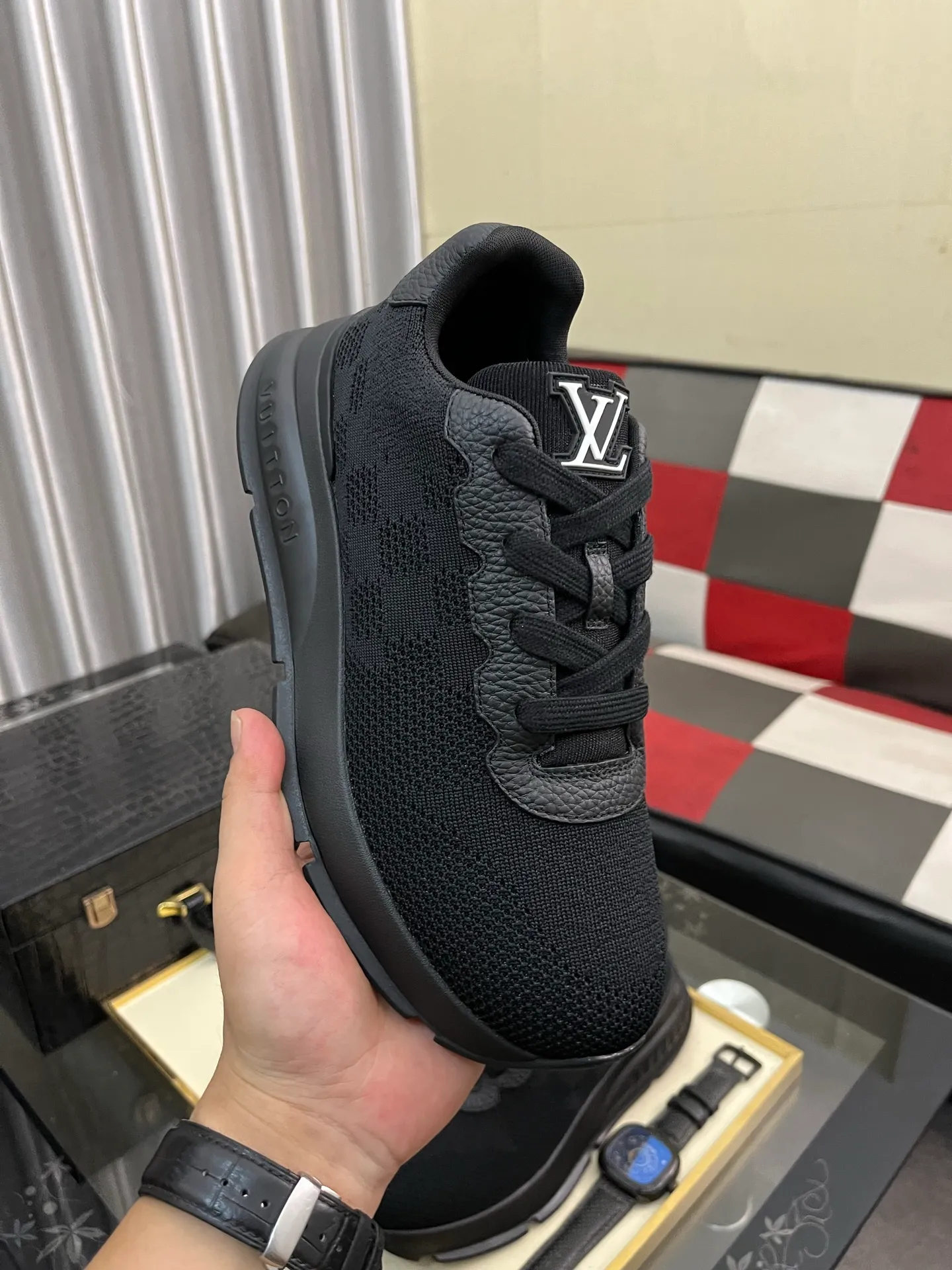 Men's Men's Shoes 💰640⌚️⌚️LV TARINE Louis Vuitton L Family Donkey Brand Casual Sports Shoes Skateboard Shoes Original purchase, development and production This LV Trainer sneaker is made of cow leather to create a complex upper, which requires several hours of ingenious sewing to complete. Inkjet printing renders a unique retro effect, and the classic configuration is from the hands of Virgil Abloh, showing the inspiration of retro basketball shoes. Exquisite packaging at the delivery counter🛍📦 ▪️Fabrics: Original customized first-layer cowhide ▪️Inner lining: Original customized breathable mesh ▪️Outsole: Original molded two-color TPU combination outsole ▪️Size: 38-44